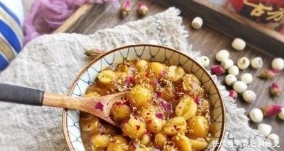 米香莲子|睡眠不好的人可以常吃它,这样做米香十足,简单一煮超好吃!