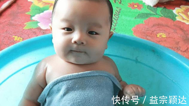 宝宝|宝妈给1岁多宝宝洗澡,离开去拿浴巾,回来后宝宝却永远离开