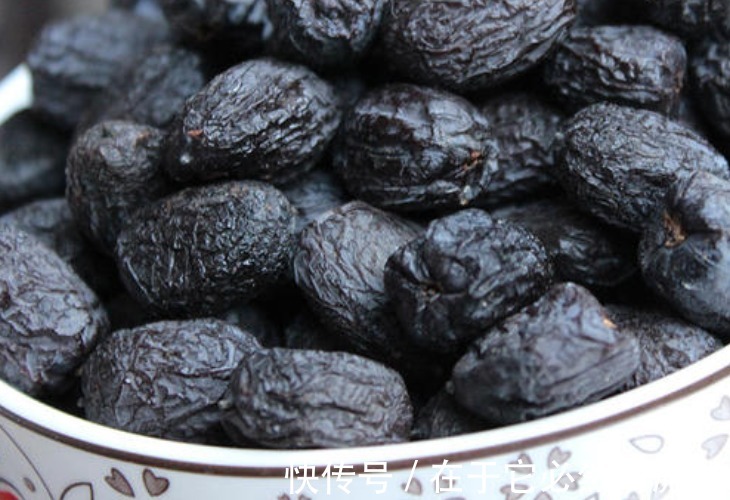 女孩子|女孩子来大姨妈，6种“零嘴”使劲儿吃，大象腿一去不复返