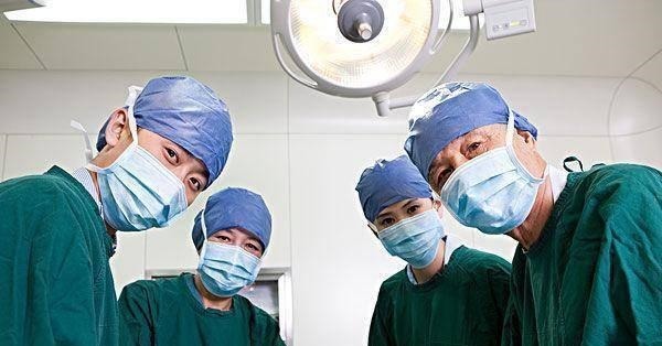 排泄物|孕妈在医院走廊突然生娃,急喊“快接住”,老公的表现让医生敬佩