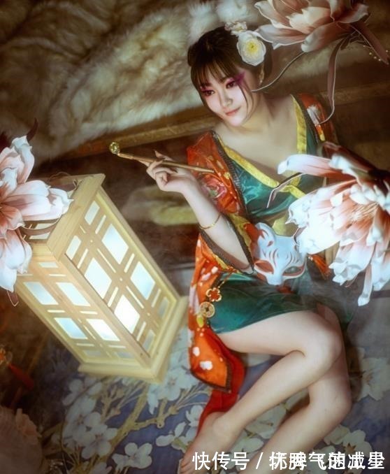 阿宣|白蛇缘起微胖的宝青坊主cosplay,颜值可以,玉足不够美