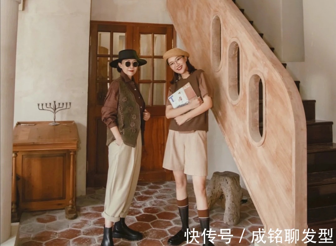 奔六女人 这才是奔六女人的最美打扮:“九分裤+小短靴”,显瘦又显年轻