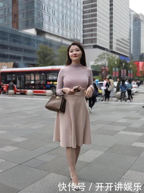 肉肉 微胖女生的穿搭,用紧身衣巧妙“藏肉”,时尚又大方!