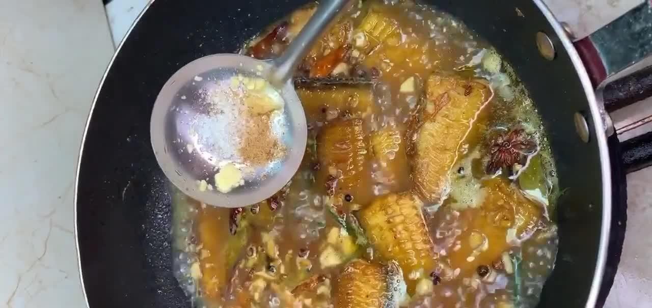 红烧带鱼,肉质鲜嫩骨粗刺少,口味香辣味美,兼具营养和美味