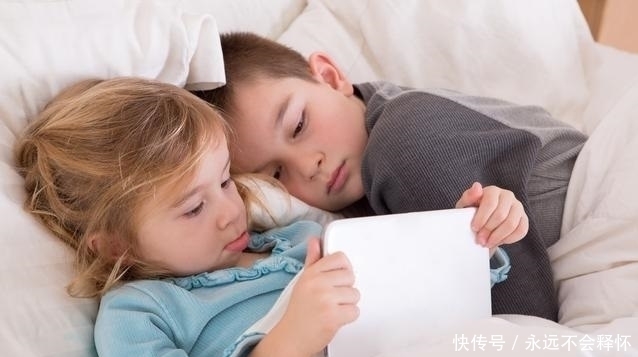 一日三餐|睡前的几种习惯,可能会悄悄“偷走”孩子身高,14岁后恐难再长个