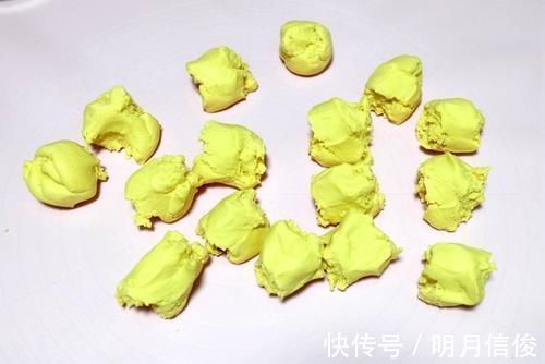 玉米面做面食不用蒸，松软细腻底部焦脆，比蒸的香，全家都爱吃