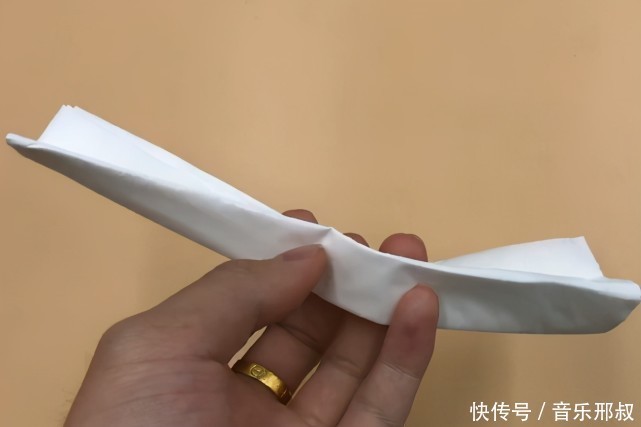 把花露水滴在纸巾上，家家户户都能用上，涨知识了