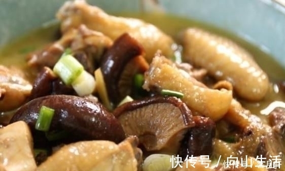 香菇炖鸡|无论炖什么鸡汤，别再直接加水炖！多加这1步，鸡肉不腥汤汁鲜美