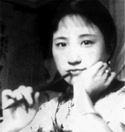 徐志摩@再婚后徐志摩生活穷困潦倒,向张幼仪借钱,她每次都说8个字