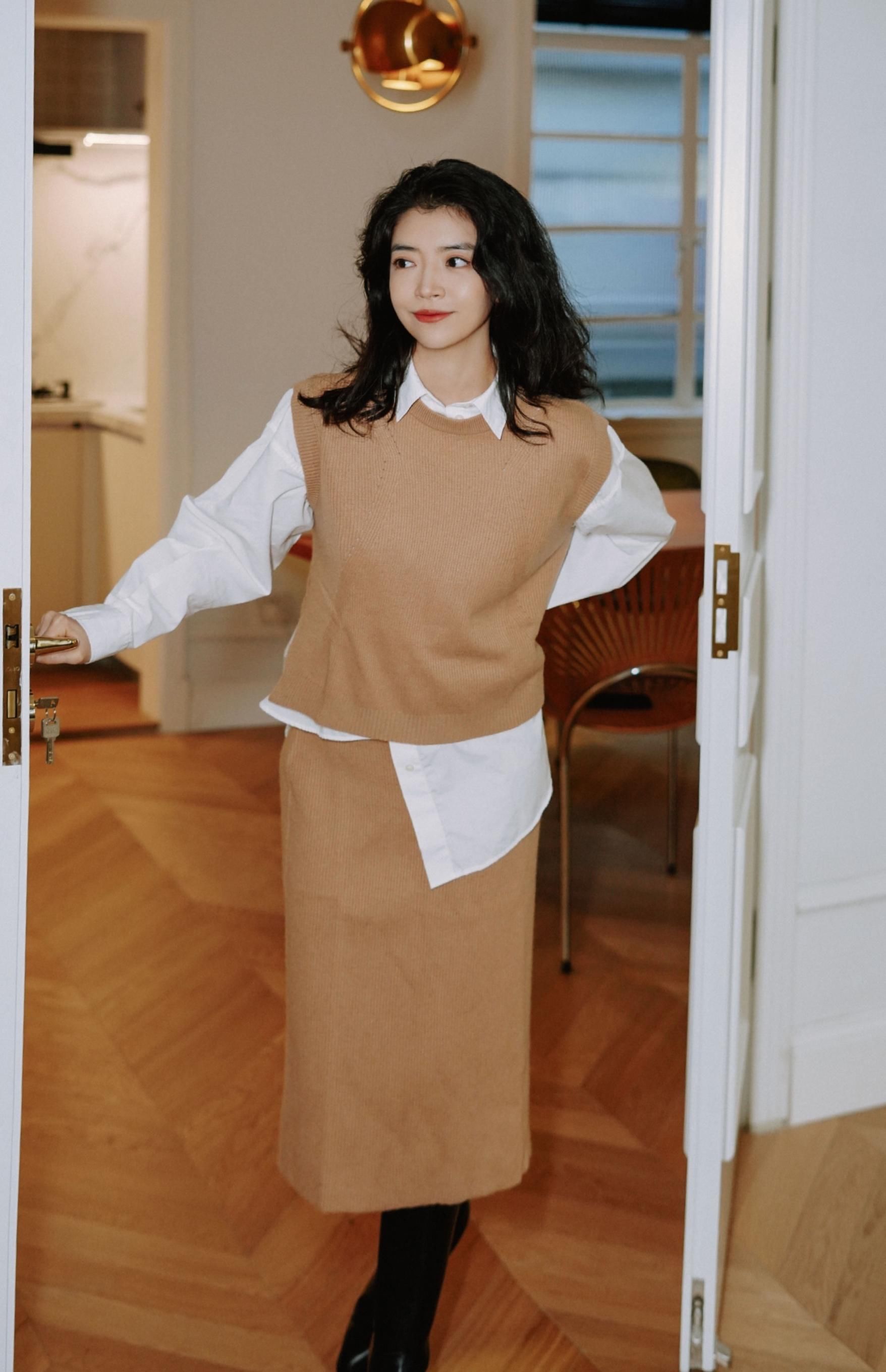 穿衣搭配没有特色？试试叠穿吧，用最基础的单品穿出独特的气质