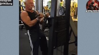 爷爷|76岁肌肉爷爷人老魅力大身边美女如云,还带小情人健身