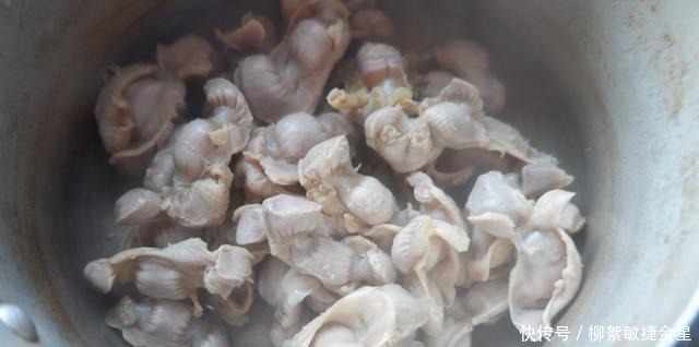 卫生|鸡胗这样做干净卫生又美味,一次一盘都吃不够