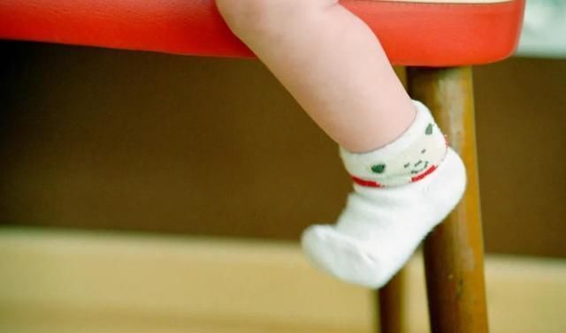 关于宝宝光脚,你误会了多少很多家长后悔看晚了