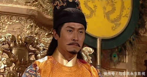 大笑|朱元璋下令斩了功臣,功臣掏出免死金牌,朱元璋大笑:你看看背面