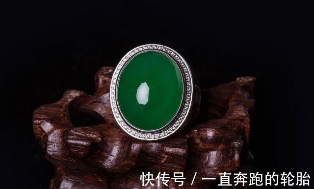 测量方法 面对不同的翡翠首饰,我们该如何进行挑选呢!