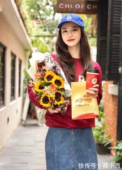 牛仔裤 卫衣才是春季的搭配王者,配裤子、裙子都超美,轻松远离老土感