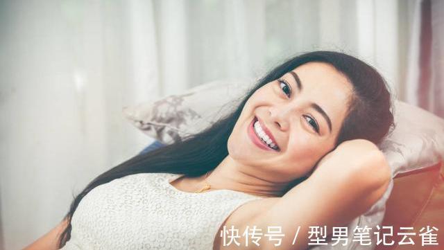 月经周期|女人过了40岁,来月经时,若有3个特点,可能在1-3年内绝经