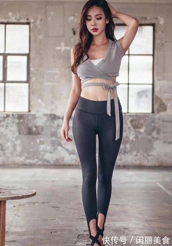 街拍|街拍漂亮唯美的紧身打底裤小姐姐,展现女人魅力气场