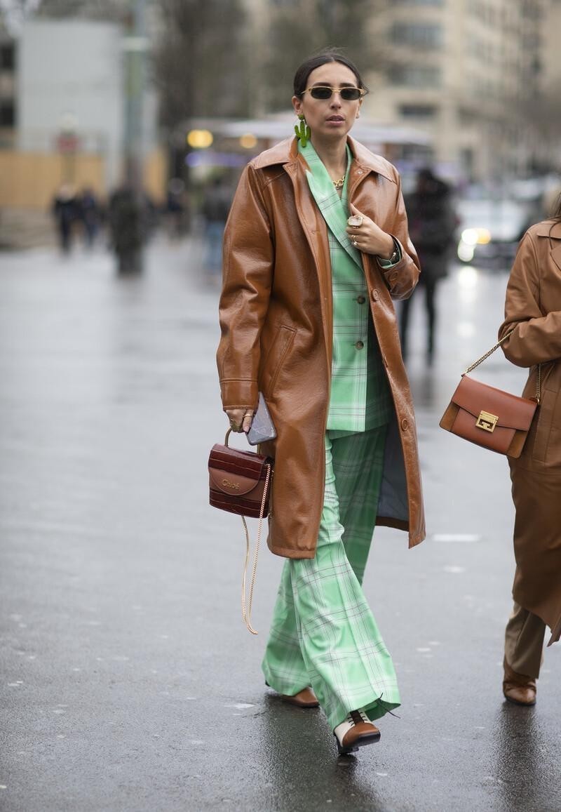 包包 谁说圣诞只能穿红色? 圣诞树的颜色见过没? 绿+棕的搭配也超时髦