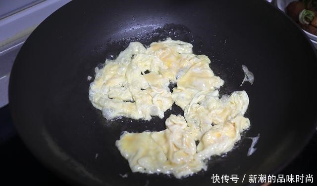  少许|适合立秋后的2道番茄菜，5分钟出锅少油盐，酸爽开胃真养眼