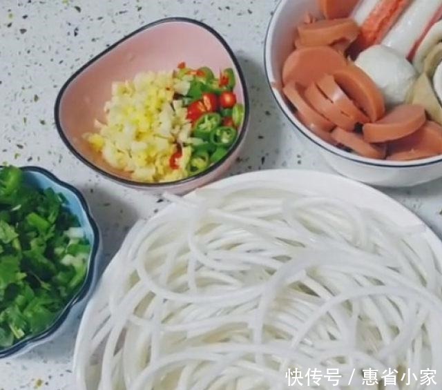  鸡肉火锅粉条汤，一碗下肚超满足