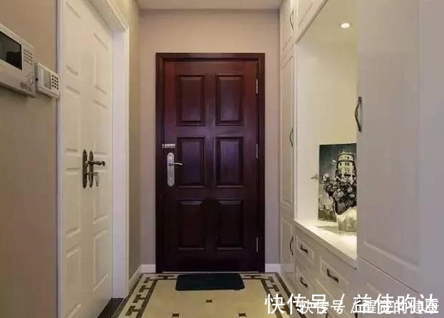 人性化|值得借鉴的轻奢风新房,玄关很“人性化”,简单轻装饰很舒服!