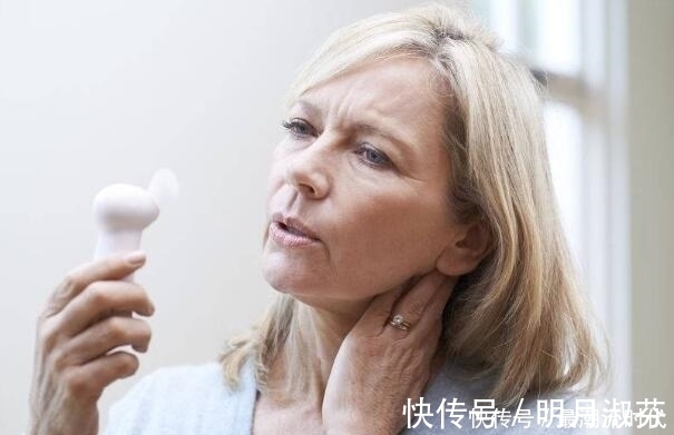 身体|女人中年后,身体感到4种不适,或是提醒你即将进入“闭经”期