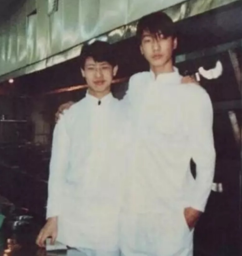 张亮的毁灭史:从“好爸爸”到“无人问津”,他哪步走错了?