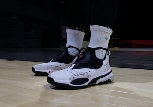 WEN鞋评-实战｜球鞋里最帅的 潮鞋里性能最好的选择！Double DISC确实又帅又能打