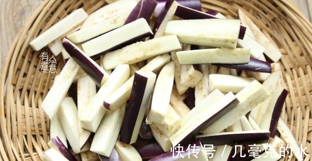 蒜香茄子|入秋后,这食材正当季,蒸熟拌一拌,口感软嫩味道鲜,好吃到光盘!