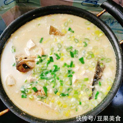 下饭神器腊鱼头豆腐汤，拌饭还能吃三碗