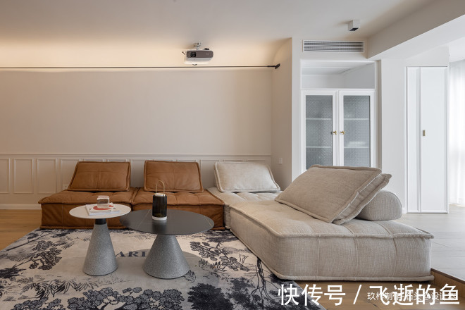 连通性|90㎡简约三居,秋日暖阳中的侘寂之美