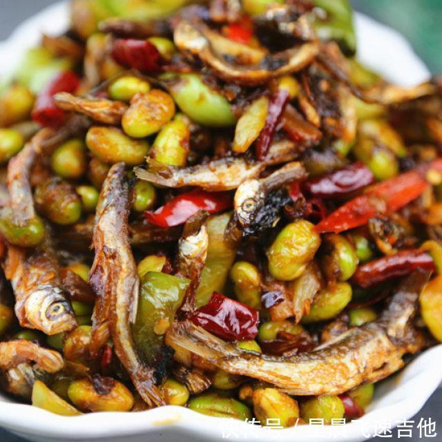 毛豆|香辣毛豆米炒小鱼干,看起来好开胃的样子