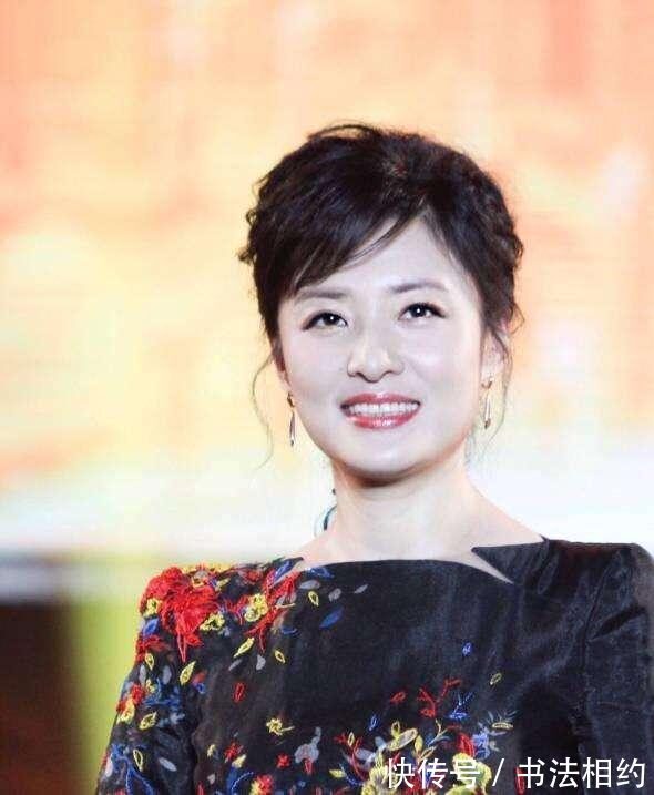书法家@央视“女神”周涛出任新职,没成想其书法冲上了热榜,成交流焦点
