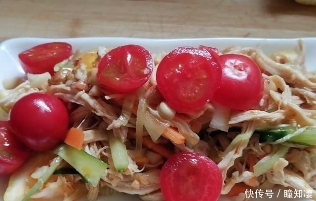 小番茄|都说鸡胸肉脂肪低热量低,分享新吃法不炒不炸,味道清爽冰凉