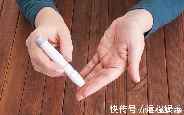 蔬菜|血糖偏高的人,少吃4种蔬菜,忌口2种食物,或能减少血糖波动