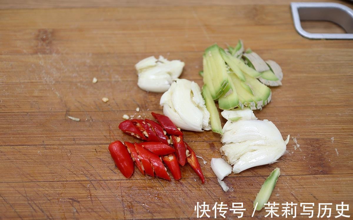 入味|浓香入味的土豆焖鸭，口感一点儿不输黄焖鸡，低脂少油更省事