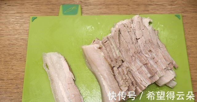 蒜泥白肉|蒜泥白肉经典菜目的家常做法，好吃不腻还下饭！