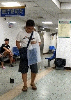 |搞笑GIF:妹子,你这太欺负人了,让你的粉丝情何以堪