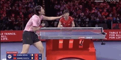 邓亚萍|邓亚萍惊呼:这球我都少见!王曼昱陈梦史诗级对拉23大板!