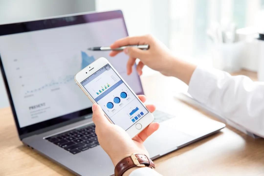 男士|中国男色经济简史：从＂他不配＂到30倍