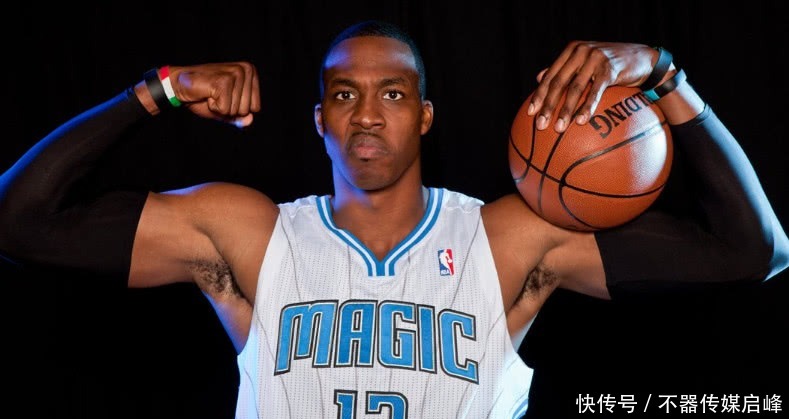 你敢相信!球星签名鞋第一代就有大底碳板!