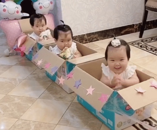 奶爸|“小毛驴奶爸”一拖三火了,这大概是我见过最豪华的“车厢”