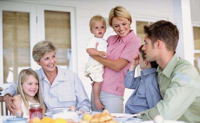 孩子|宝宝一岁后，家长喂养牢记“两戒三少二坚持”，孩子成长更健康