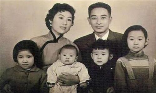 妻子去世,他立誓一生不娶,岳母小女儿嫁你,生下一子闻名世界