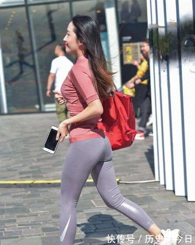 长腿 长腿姑娘适合穿瑜伽裤,选择简洁轻盈的裙型,真佩服她!