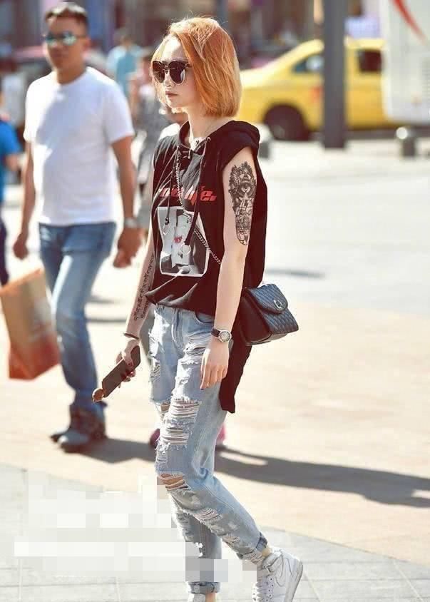 时尚|街拍:个性女神风范的小姐姐,穿着好看时尚有气质