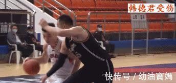 郭凯|15分14篮板!韩德君倒地怒拍地板,被挠脸+肘击打脸他仍无所畏惧