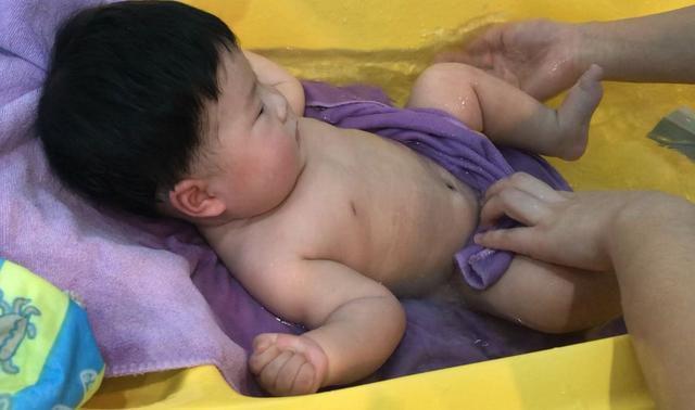 宝宝出生后前两个月变化大，家长要锻炼他这5个能力，宝宝更聪明