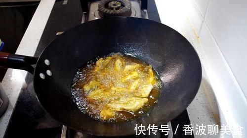 黄鱼|炸鱼光裹面粉可不酥，多做一步，就算放一晚，鱼尾巴都吃干净